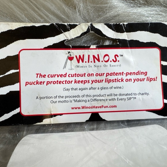 WINOS Gloveie Wine Glass Cool Sleeves Girlfriends Gift Women In Need Of Sanity - Picture 5 of 5